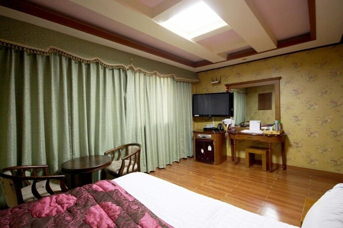 Imagen de la habitación del Hotel Pohang Jukdodong Sky Hill. Foto 11