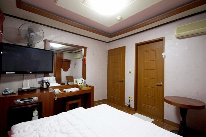Imagen de la habitación del Hotel Pohang Jukdodong Sky Hill. Foto 14