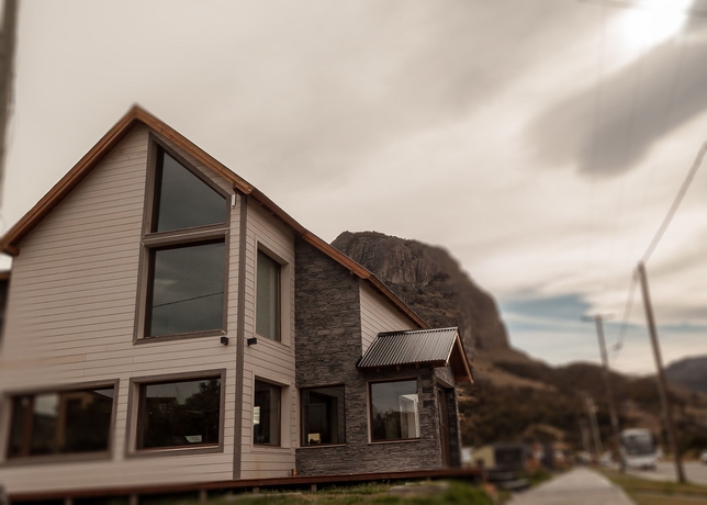 Imagen de los exteriores del Hotel Poincenot. Foto 7