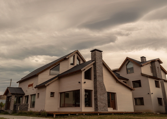 Imagen de los exteriores del Hotel Poincenot. Foto 8