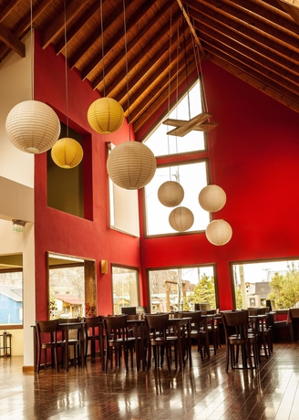 Imagen del bar/restaurante del Hotel Poincenot. Foto 2