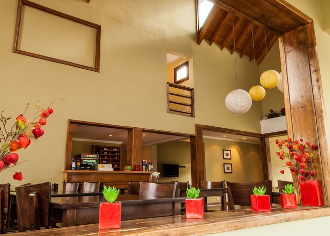 Imagen de los interiores del Hotel Poincenot. Foto 10