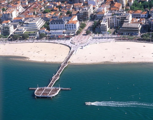 Imagen de los exteriores del Hotel Point France. Foto 10