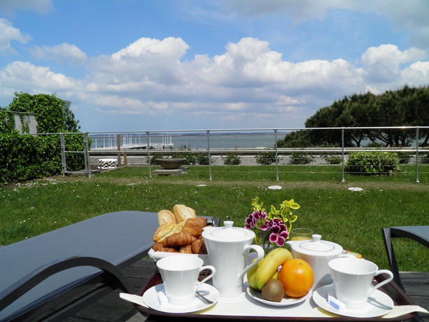 Imagen de los exteriores del Hotel Point France. Foto 11