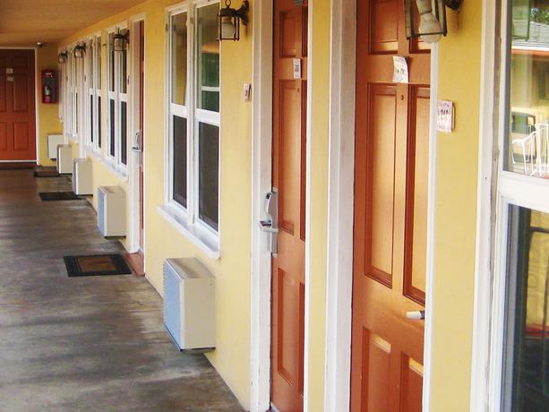 Imagen de los exteriores del Hotel Point Loma. Foto 16