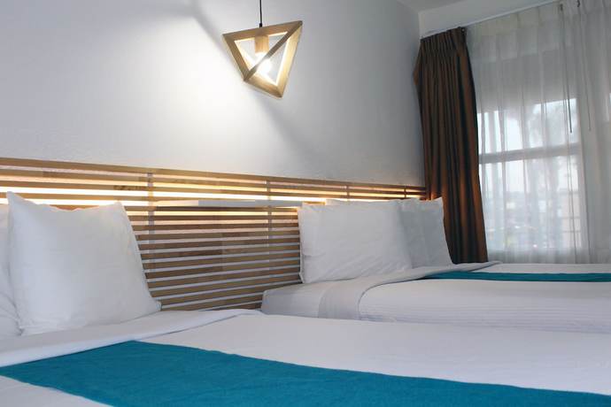 Imagen de la habitación del Hotel Point Loma. Foto 13