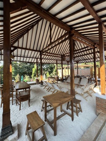 Imagen general del Hotel Point of View and Resort Majalengka. Foto 7