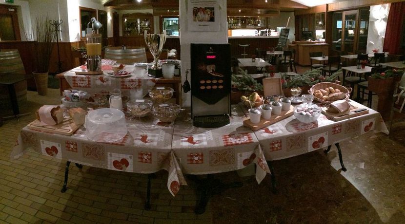 Imagen de los exteriores del Hotel Pointe De Zinal. Foto 13