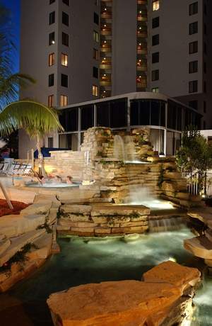 Imagen de la piscina del Hotel Pointe Estero. Foto 12