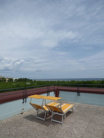 Imagen de los exteriores del Hotel Poker, Misano Adriatico. Foto 17