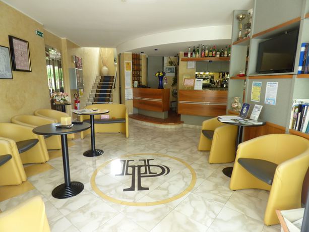 Imagen de los interiores del Hotel Poker, Misano Adriatico. Foto 20