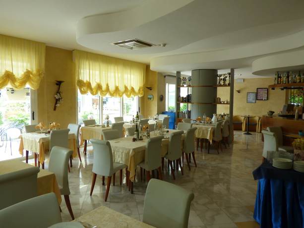 Imagen del bar/restaurante del Hotel Poker, Misano Adriatico. Foto 8