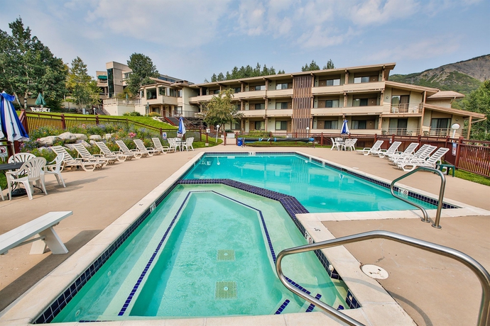 Imagen de la piscina del Hotel Pokolodi Lodge. Foto 11