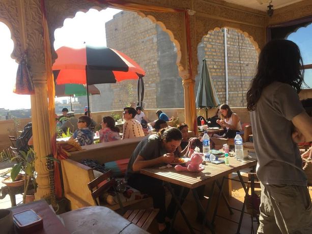 Imagen del bar/restaurante del Hotel Pol Haveli. Foto 4