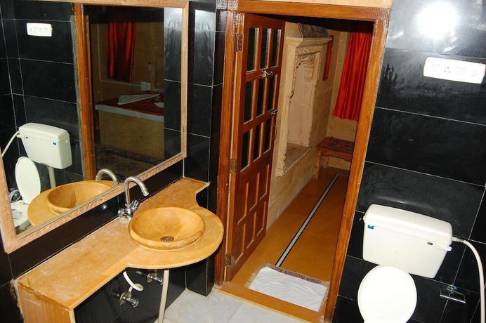 Imagen de la habitación del Hotel Pol Haveli. Foto 13