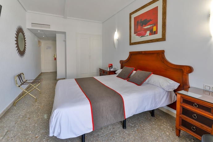 Imagen de la habitación del Hotel Polamar. Foto 15