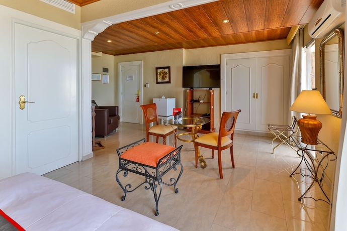 Imagen de la habitación del Hotel Polamar. Foto 17