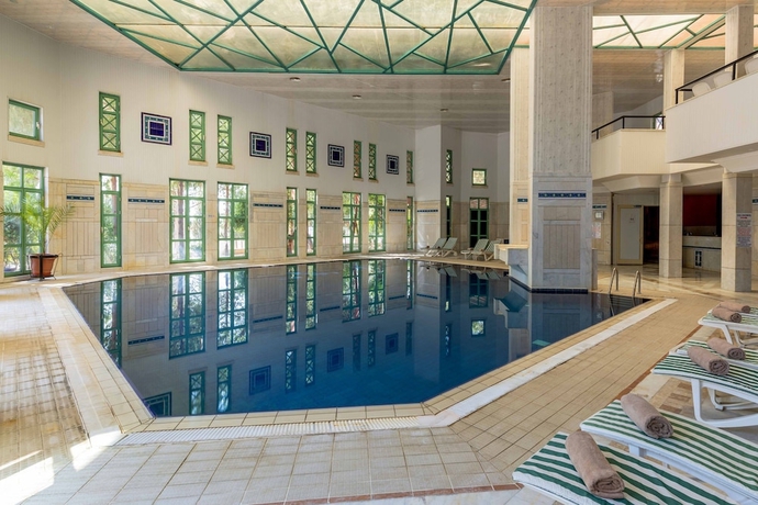 Imagen de la piscina del Hotel Polat Thermal. Foto 18