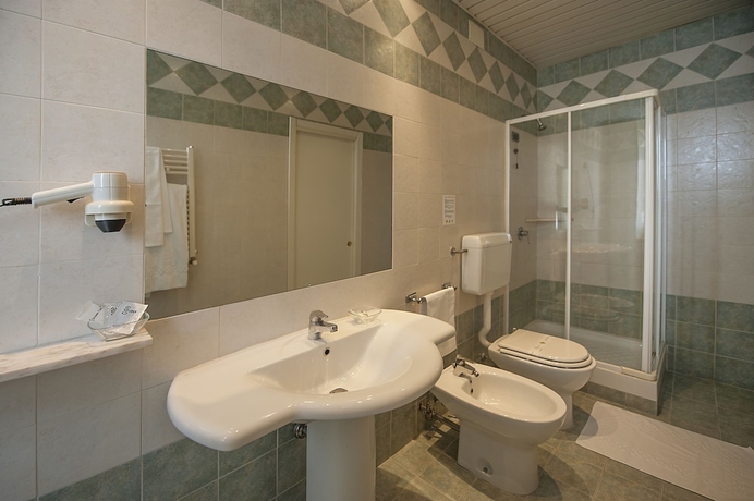 Imagen de la habitación del Hotel Poledrini. Foto 12