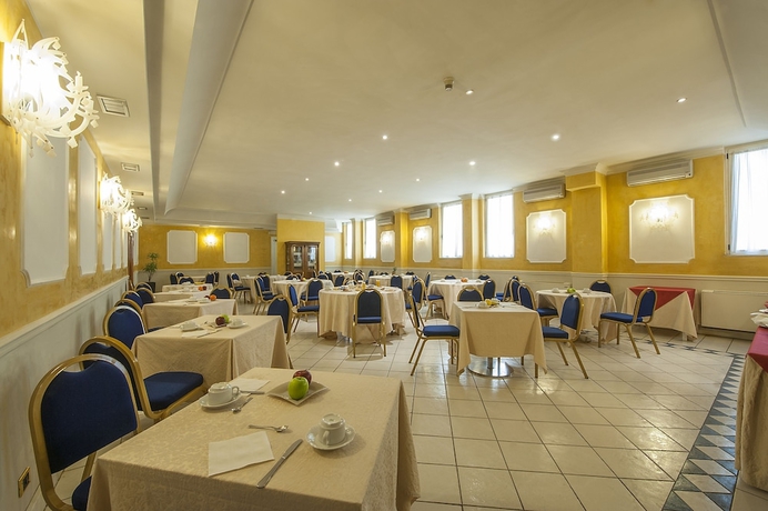 Imagen del bar/restaurante del Hotel Poledrini. Foto 3