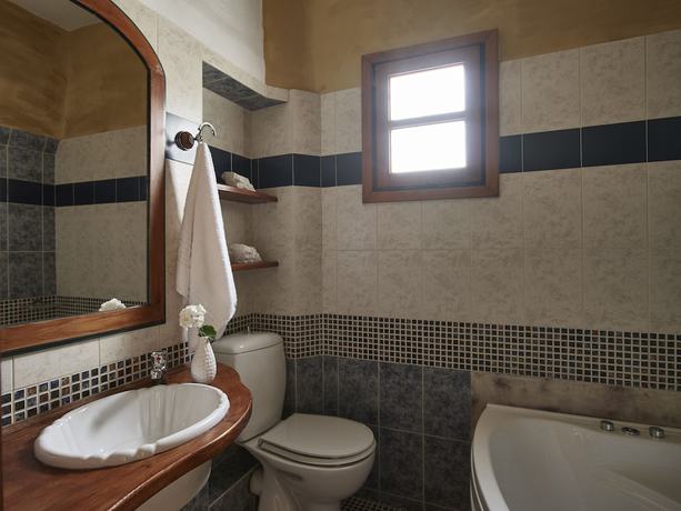 Imagen de la habitación del Hotel Polikandia. Foto 19
