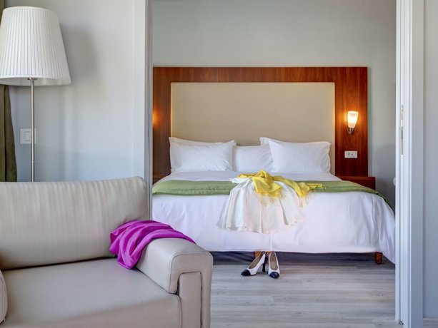 Imagen de la habitación del Hotel Polis Grand. Foto 4