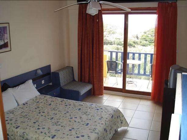 Imagen de la habitación del Hotel Politia. Foto 7