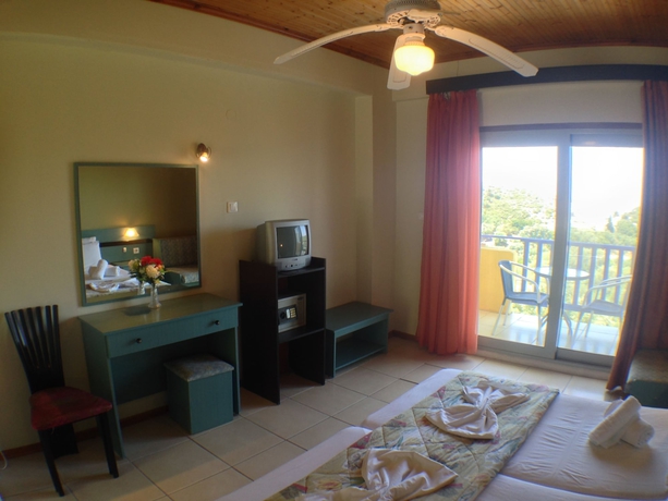 Imagen de la habitación del Hotel Politia. Foto 12