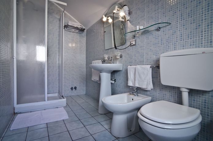 Imagen de la habitación del Hotel Pollon Inn Sanremo. Foto 2