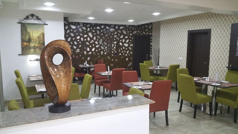 Imagen del bar/restaurante del Hotel Polo Court. Foto 4