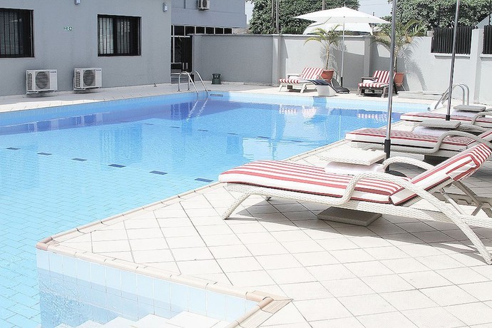 Imagen de la piscina del Hotel Polo Court. Foto 20