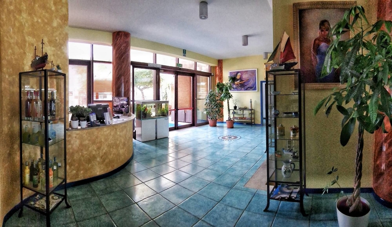 Imagen de los interiores del Hotel Polo Nautico. Foto 6