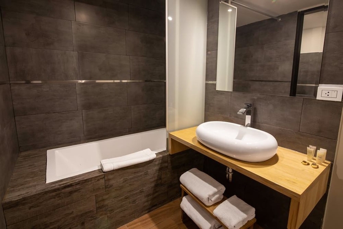 Imagen de la habitación del Hotel Polo Santa Monica. Foto 2