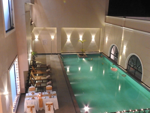 Imagen de la piscina del Hotel Polo Tower Agartala. Foto 17