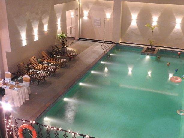 Imagen de la piscina del Hotel Polo Tower Agartala. Foto 19