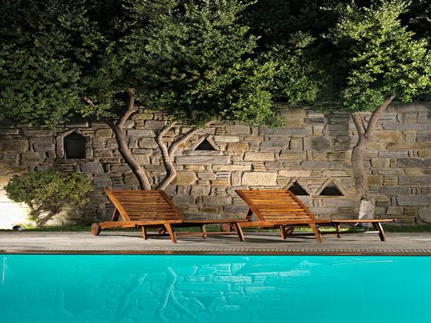 Imagen de la piscina del Hotel Polos. Foto 7