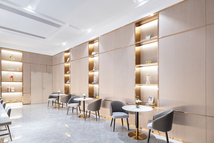 Imagen de los interiores del Hotel Poltton International. Foto 15