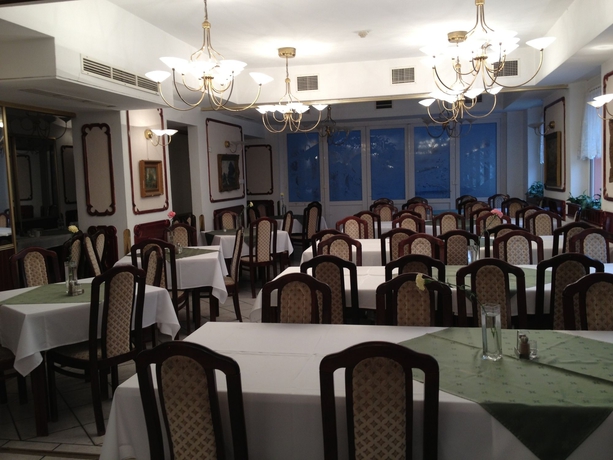 Imagen del bar/restaurante del Hotel Polus. Foto 4