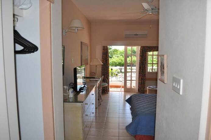 Imagen de la habitación del Hotel PomMarine. Foto 17