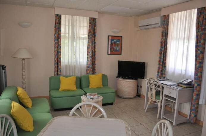 Imagen general del Hotel PomMarine. Foto 7