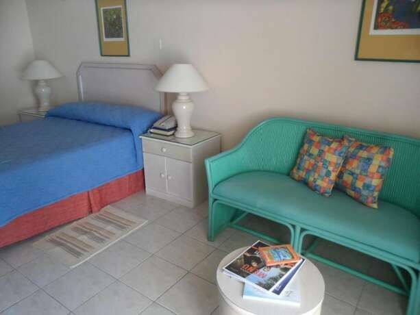 Imagen general del Hotel PomMarine. Foto 8