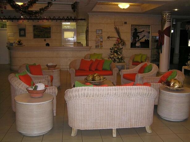 Imagen general del Hotel PomMarine. Foto 10