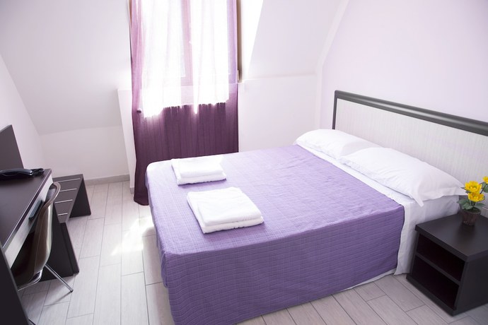 Imagen de la habitación del Hotel Poma. Foto 12