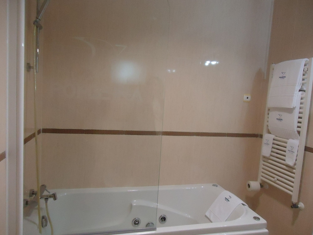 Imagen de la habitación del Hotel Pombeira. Foto 8