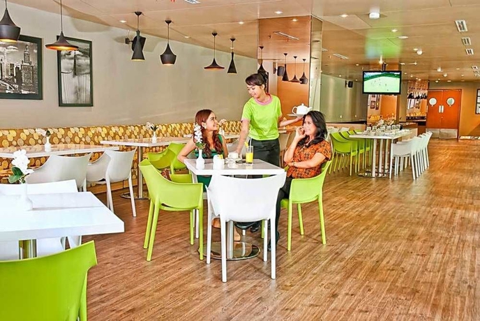Imagen del bar/restaurante del Hotel Pomelotel Patra Kuningan Jakarta. Foto 3
