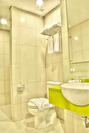 Imagen de la habitación del Hotel Pomelotel Patra Kuningan Jakarta. Foto 5