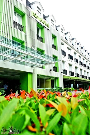 Imagen de los exteriores del Hotel Pomelotel Patra Kuningan Jakarta. Foto 11
