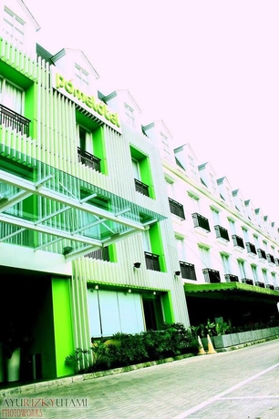 Imagen de los exteriores del Hotel Pomelotel Patra Kuningan Jakarta. Foto 12