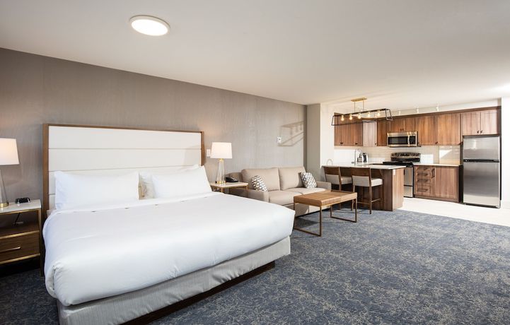 Imagen de la habitación del Hotel Pomeroy Fort McMurray. Foto 3