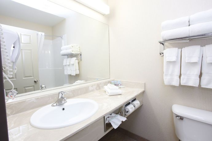 Imagen de la habitación del Hotel Pomeroy Inn and Suites Dawson Creek. Foto 12